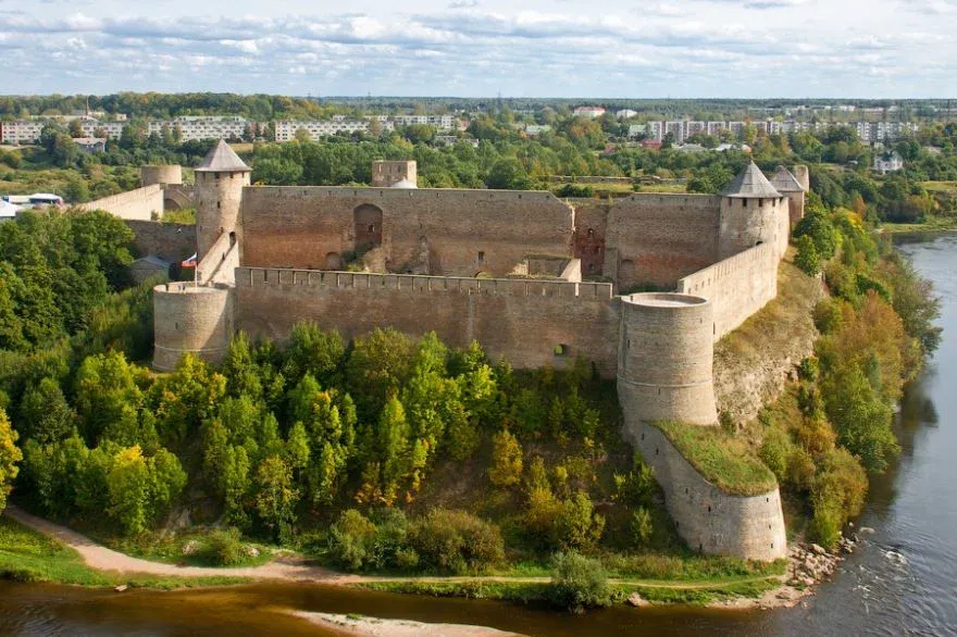 Автобус Санкт-Петербург — Ивангород, междугороднее сообщение